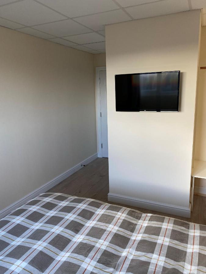 Bucks Accommodation Ейлсбъри Екстериор снимка