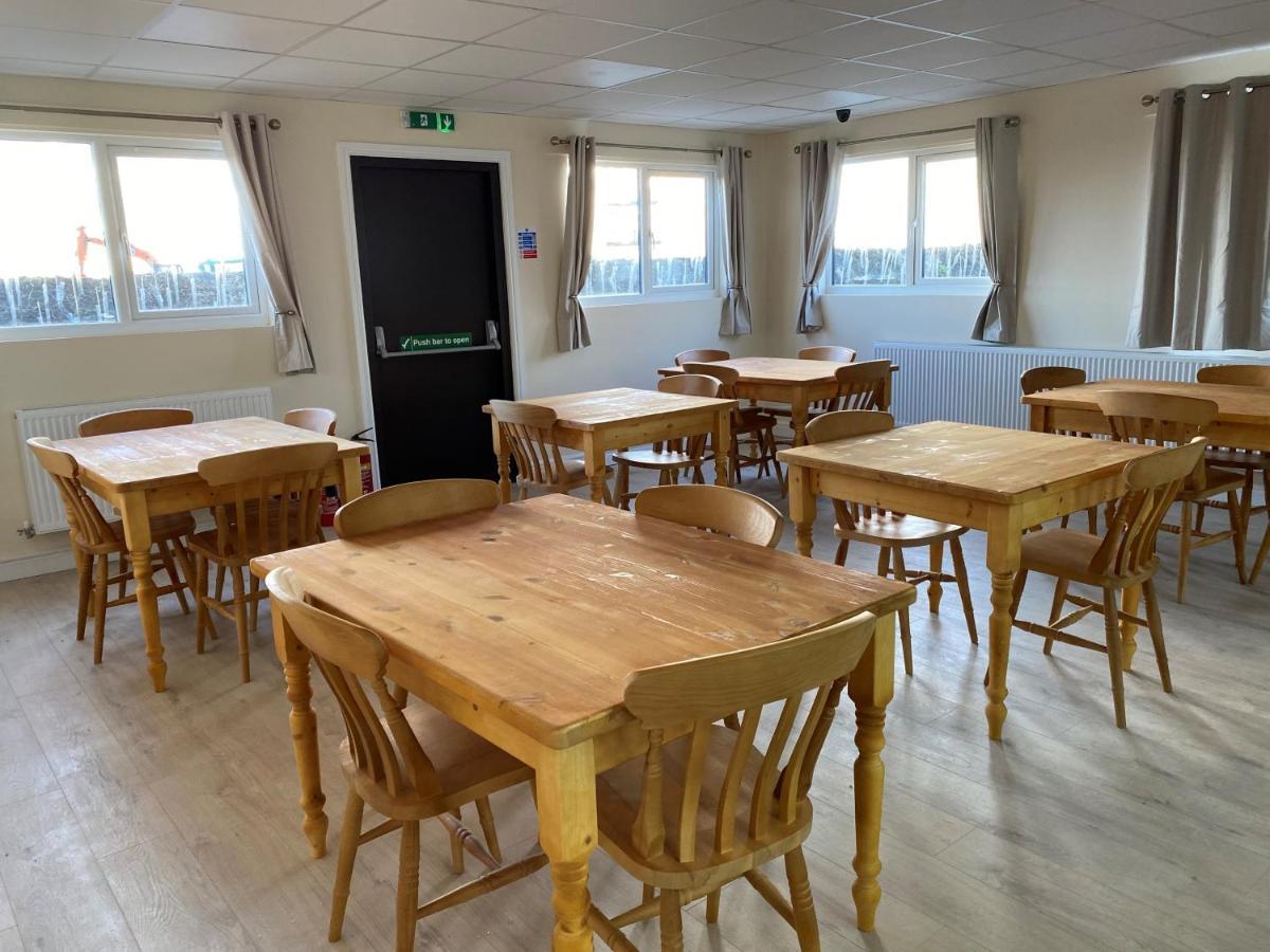 Bucks Accommodation Ейлсбъри Екстериор снимка