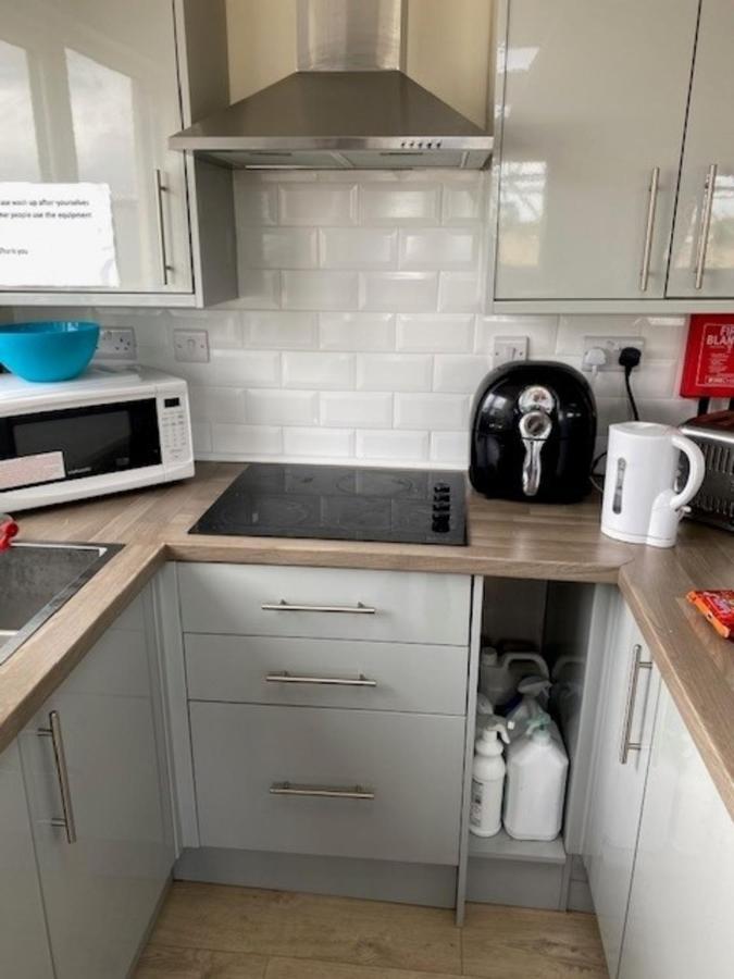 Bucks Accommodation Ейлсбъри Екстериор снимка