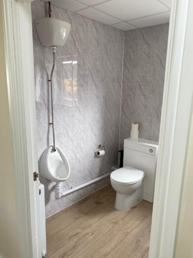 Bucks Accommodation Ейлсбъри Екстериор снимка